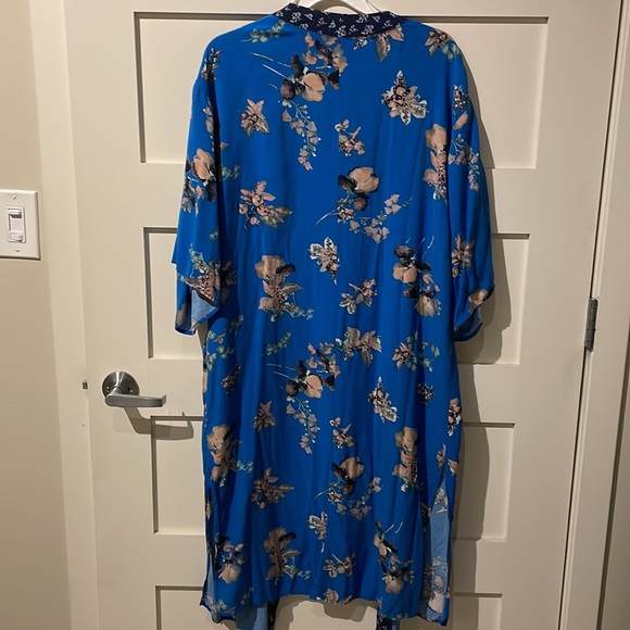 Blue Flowered Robe - Picture 5 of 5